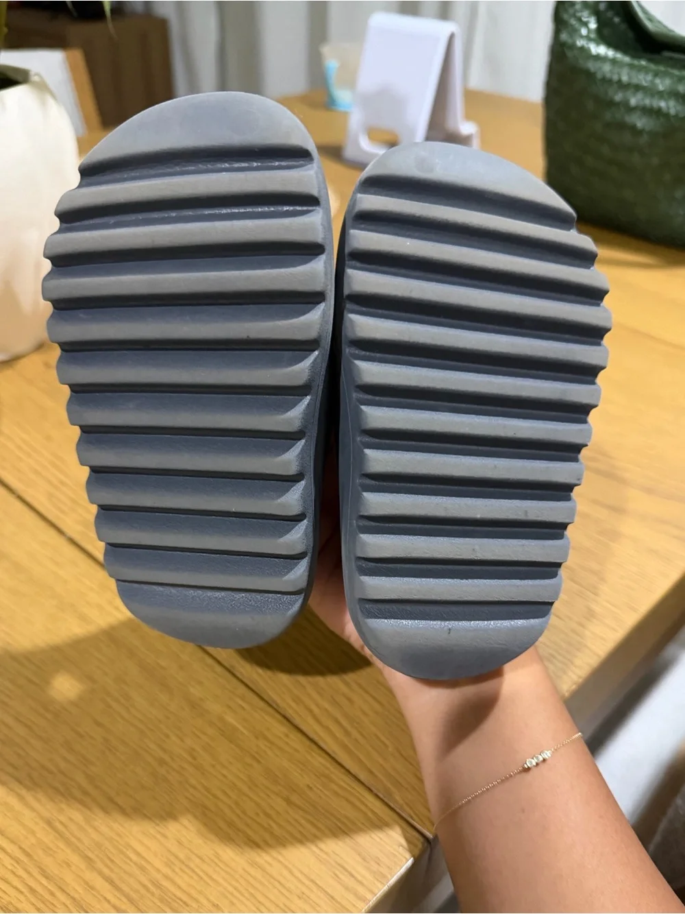 Yeezy Kids Slides in Slate Grey Size 9K